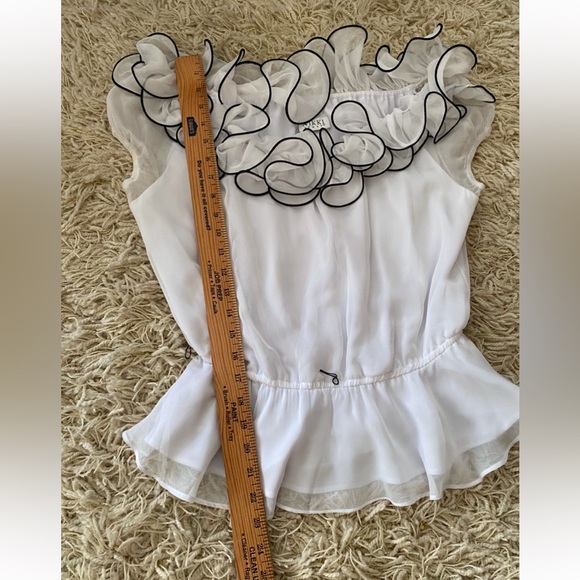 Nikki Italy women's white Sleeveless blouse, size 7(M) Crinkle Ruffles boho - Picture 5 of 15